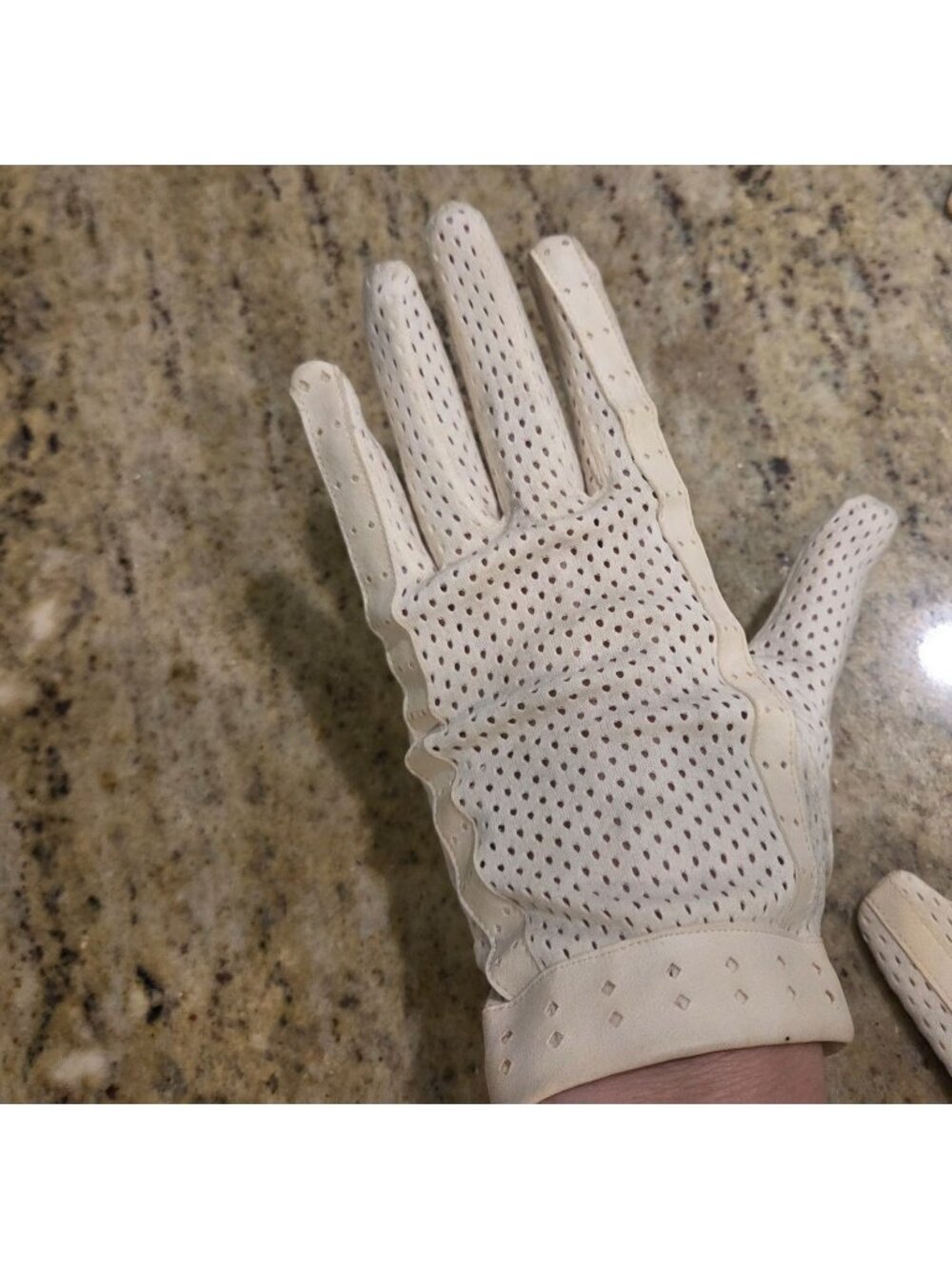 Vintage Womens Size 6.5 M/L Off-White Cotton Mesh Leather Stripe Gloves
